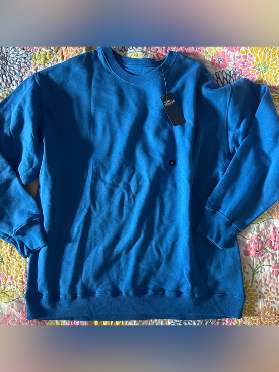Hollister Tops - NWT medium blue hollister crewneck